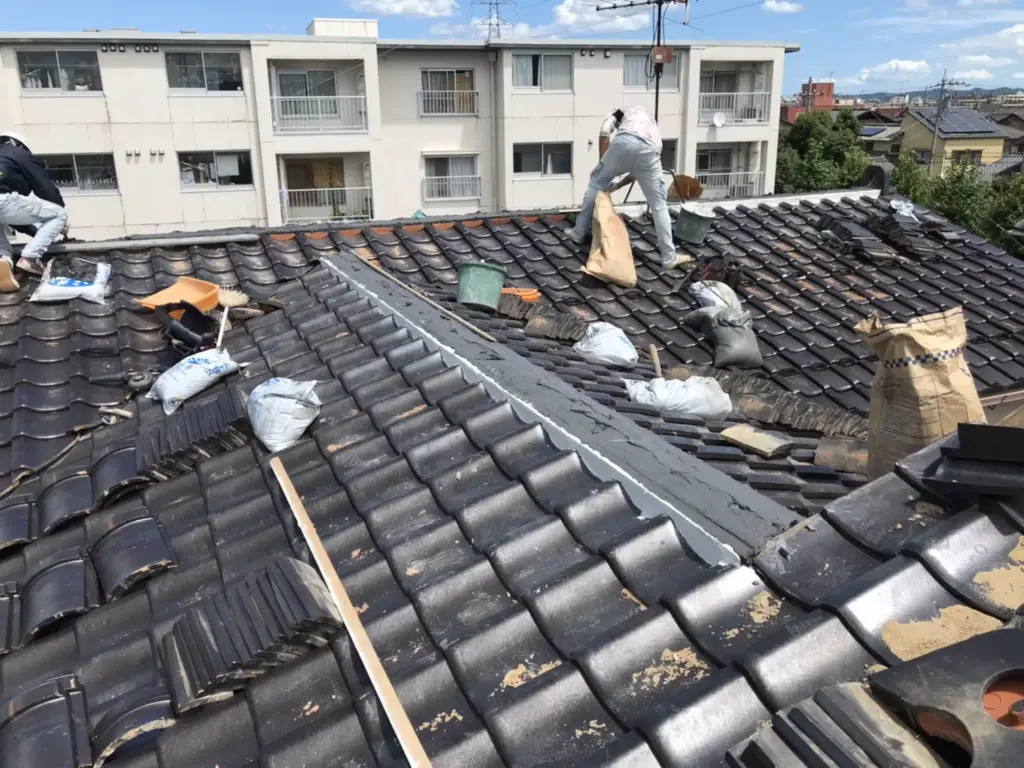 土台・面戸に漆喰塗装